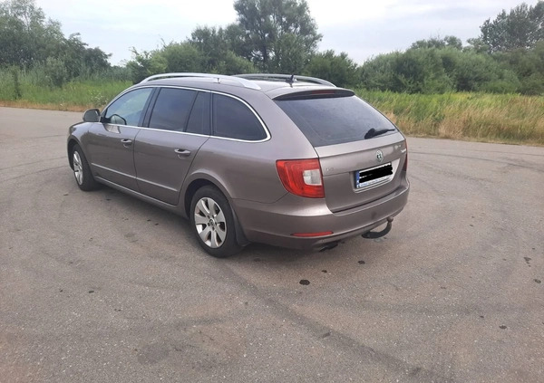 Skoda Superb cena 25500 przebieg: 190000, rok produkcji 2010 z Wrocław małe 37